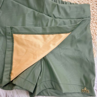 Conj. Blusa Cacharréu Lovely e Short Saia - Off White e Verde Musgo